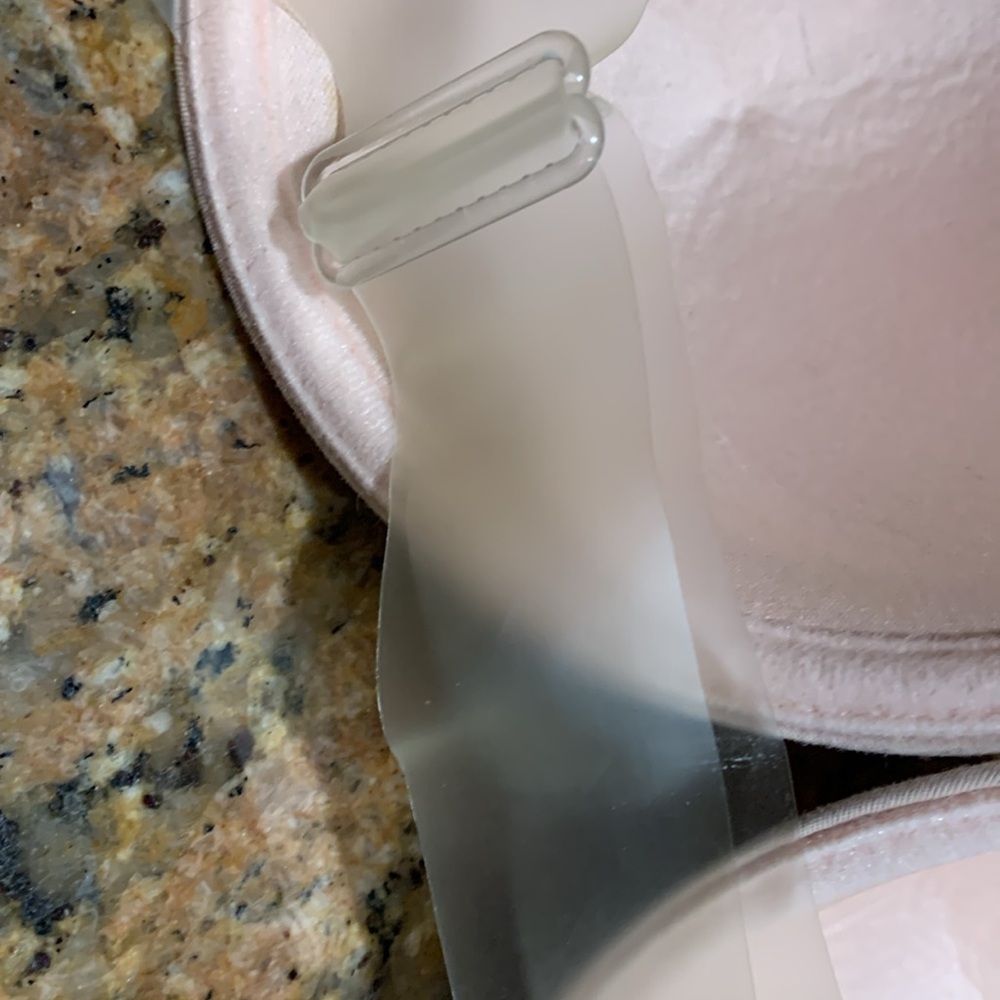 Light skin color nude barely there backless clear back bra 36D-DD. Must have!